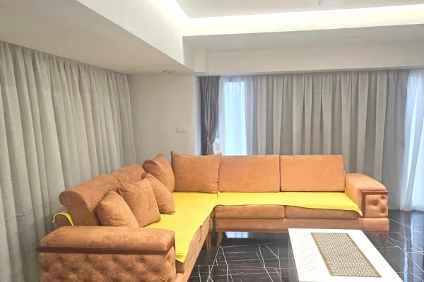 Appartamento in affitto a Tirana 2+1, Arredato