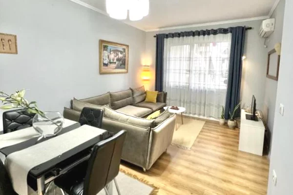 APARTAMENT 2+1 ME QIRA TE RRUGA E DIBRES*