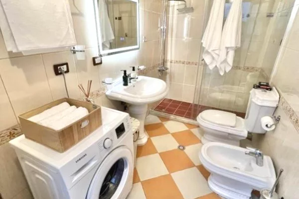 Shtepi me qera Apartament ne Tirane, 2+1, Mobilimi E mobiluar, Pagesa 700  Euro.