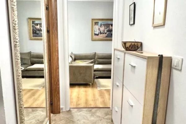 Shtepi me qera Apartament ne Tirane, 2+1, Mobilimi E mobiluar, Pagesa 700  Euro.