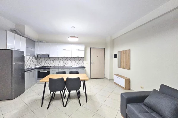 Appartamento in affitto a Tirana 1+1, Arredato