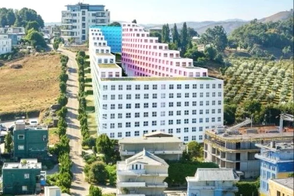 Shtepi ne shitje Apartament ne Tirane, 2+1, Mobilimi Bosh, pa mobiluar, Pagesa 142,000  Euro.