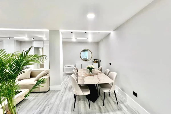 Shtepi me qera Apartament ne Tirane, 4+1, Mobilimi E mobiluar, Pagesa 2,300  Euro.