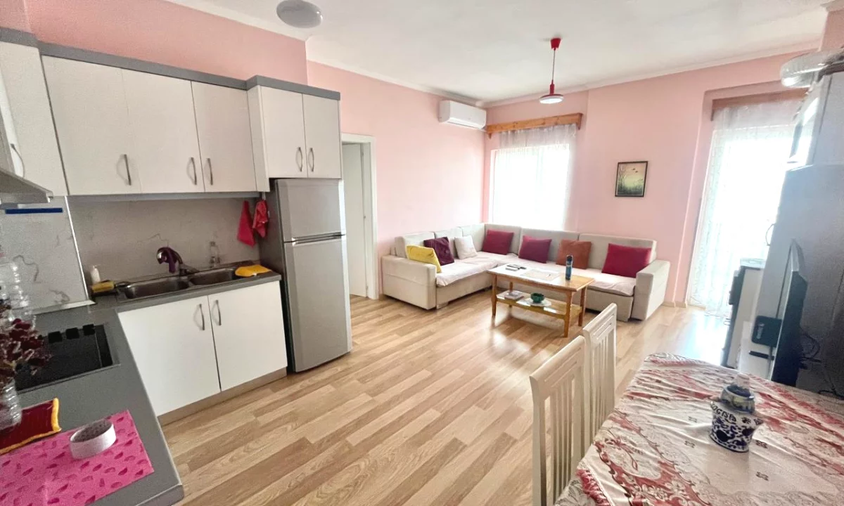 Shtepi ne shitje Apartament ne Pogradec, 2+1, Mobilimi E mobiluar, Pagesa 106,000  Euro.
