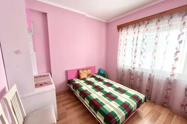 Shtepi ne shitje Apartament ne Pogradec, 2+1, Mobilimi E mobiluar, Pagesa 106,000  Euro.