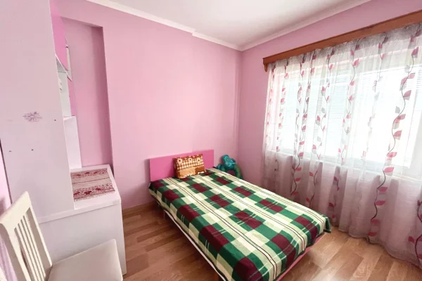 Shtepi ne shitje Apartament ne Pogradec, 2+1, Mobilimi E mobiluar, Pagesa 106,000  Euro.