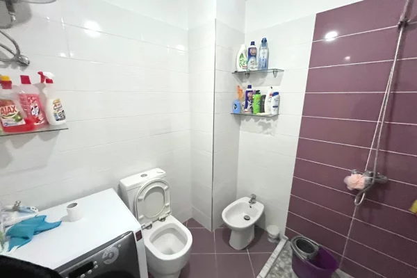 Shtepi ne shitje Apartament ne Pogradec, 2+1, Mobilimi E mobiluar, Pagesa 106,000  Euro.