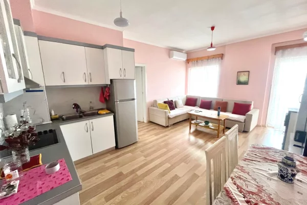 Shtepi ne shitje Apartament ne Pogradec, 2+1, Mobilimi E mobiluar, Pagesa 106,000  Euro.