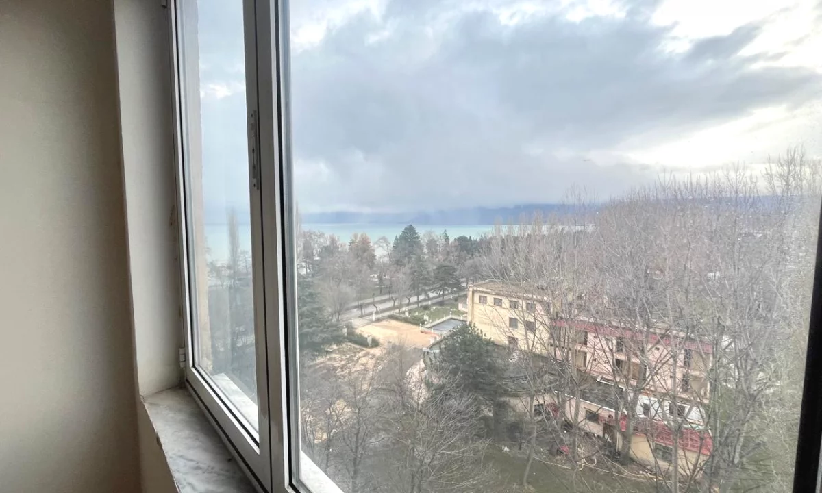 Shtepi ne shitje Apartament ne Pogradec, 1+1, Mobilimi Bosh, pa mobiluar, Pagesa 93,000  Euro.