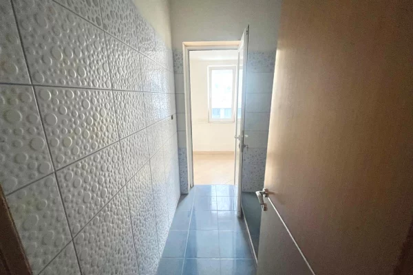 Shtepi ne shitje Apartament ne Pogradec, 1+1, Mobilimi Bosh, pa mobiluar, Pagesa 93,000  Euro.