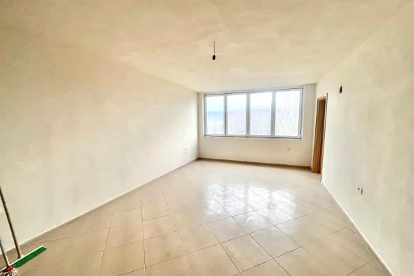 Shtepi ne shitje Apartament ne Pogradec, 1+1, Mobilimi Bosh, pa mobiluar, Pagesa 93,000  Euro.