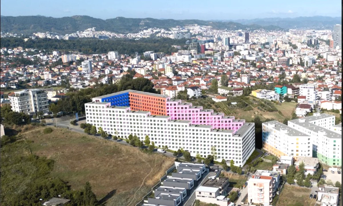 Shtepi ne shitje Apartament ne Tirane, 1+1, Mobilimi Bosh, pa mobiluar, Pagesa 125,000  Euro.