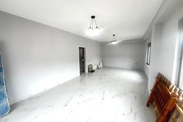 Shtepi ne shitje Apartament ne Pogradec, 2+1, Mobilimi Pjeserisht e mobiluar, Pagesa 150,000  Euro.