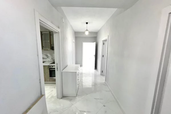 Shtepi ne shitje Apartament ne Pogradec, 2+1, Mobilimi Pjeserisht e mobiluar, Pagesa 150,000  Euro.