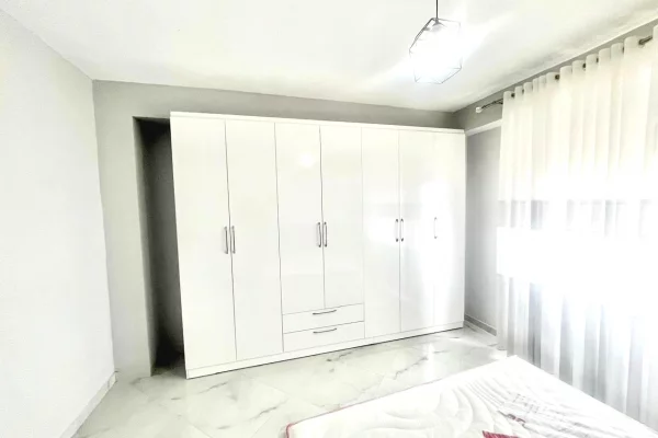 Shtepi ne shitje Apartament ne Pogradec, 2+1, Mobilimi Pjeserisht e mobiluar, Pagesa 150,000  Euro.