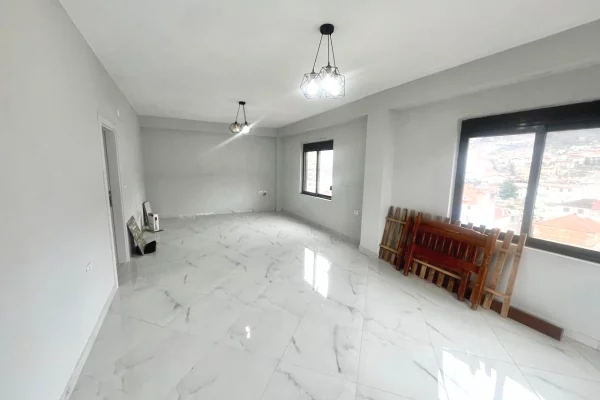 Shtepi ne shitje Apartament ne Pogradec, 2+1, Mobilimi Pjeserisht e mobiluar, Pagesa 150,000  Euro.