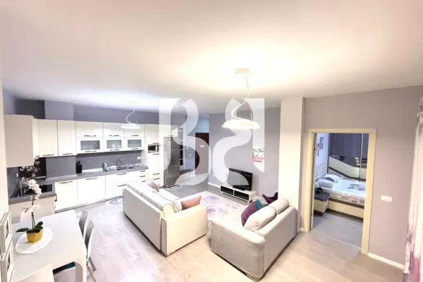 JEPET ME QIRA APARTAMENT 1+1 TEK STACIONI TRENIT 620€