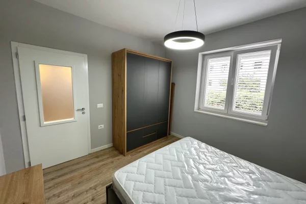 Shtepi me qera Apartament ne Tirane, 2+1, Mobilimi E mobiluar, Pagesa 700  Euro.