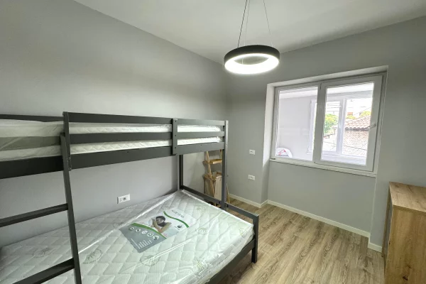 Shtepi me qera Apartament ne Tirane, 2+1, Mobilimi E mobiluar, Pagesa 700  Euro.