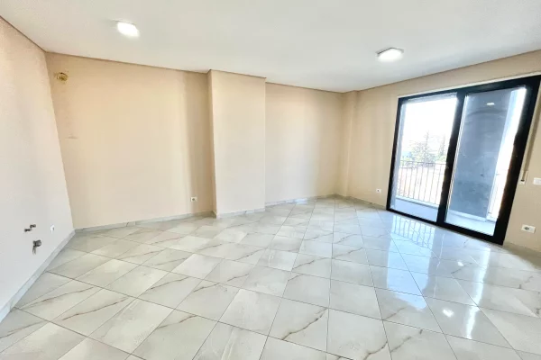 JEPET ME QIRA ZYRE 1+1+BALLKON PRANE BIRRA TIRANA*