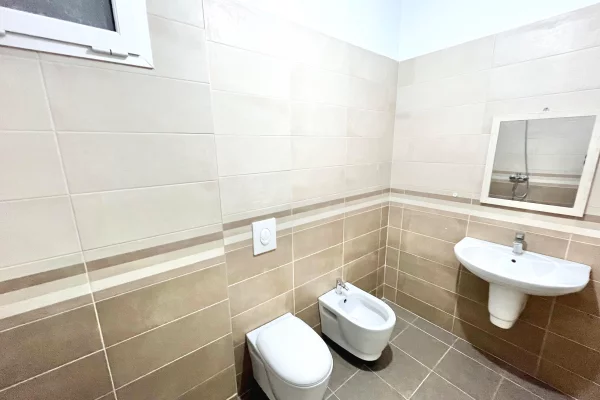 Shtepi me qera Apartament ne Tirane, 1+1, Mobilimi Bosh, pa mobiluar, Pagesa 500  Euro.