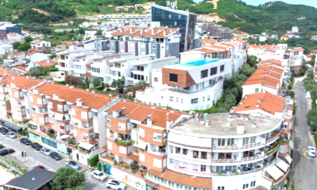 Shtepi ne shitje Duplex(shtepi me 2 kate) ne Tirane, 5+1, Mobilimi Bosh, pa mobiluar, Pagesa 615,000  Euro.