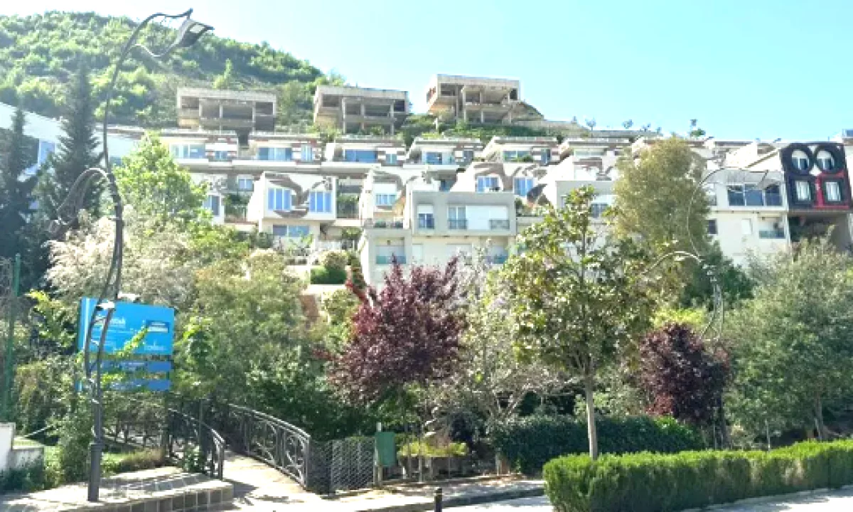 Shtepi ne shitje Vila Luksoze ne Tirane, 5+1, Mobilimi Bosh, pa mobiluar, Pagesa 830,000  Euro.