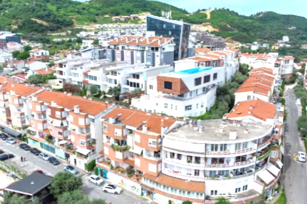 Shtepi ne shitje Duplex(shtepi me 2 kate) ne Tirane, 4+1, Mobilimi Bosh, pa mobiluar, Pagesa 350,000  Euro.