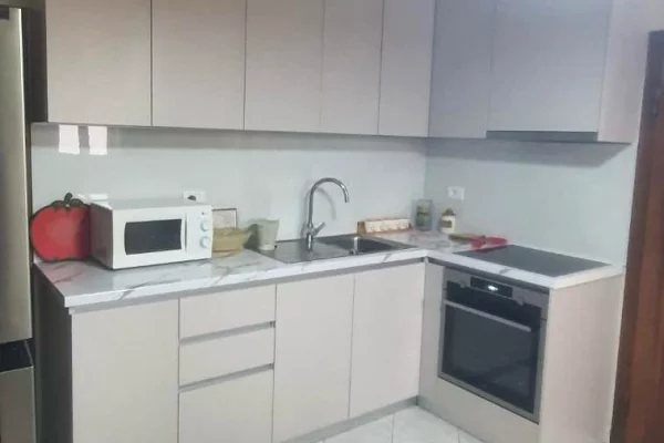 Appartamento in affitto a Tirana 2+1, Arredato