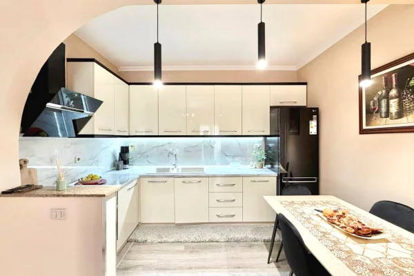 Shtepi me qera Apartament ne Tirane, 2+1, Mobilimi E mobiluar, Pagesa 900  Euro.