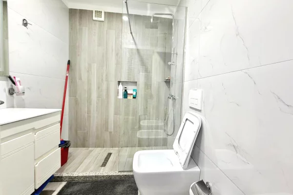 Shtepi me qera Apartament ne Tirane, 2+1, Mobilimi E mobiluar, Pagesa 900  Euro.