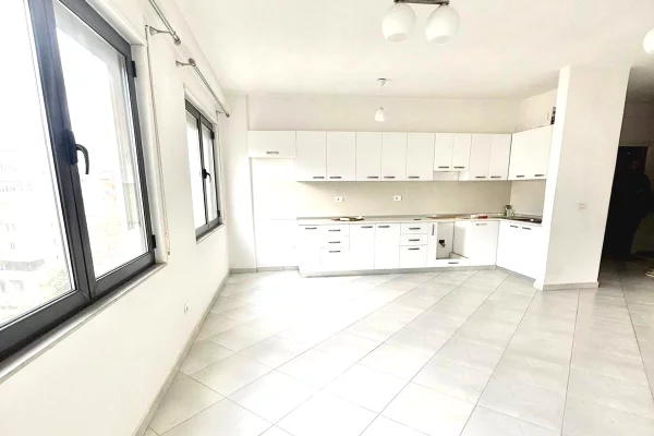 Appartamento in vendita a Tirana 2+1, Arredato