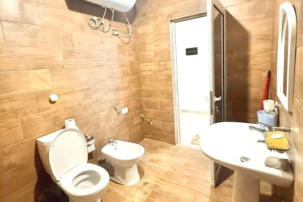 Appartamento in vendita a Tirana 2+1, Arredato