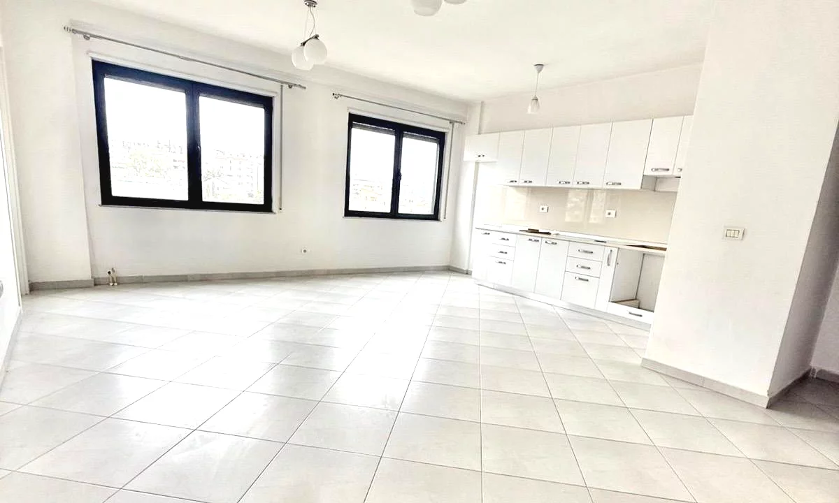 Appartamento in vendita a Tirana 2+1, Arredato