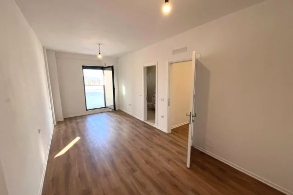 Shtepi me qera Apartament ne Tirane, 2+1, Mobilimi Bosh, pa mobiluar, Pagesa 600  Euro.