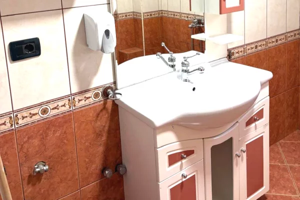 JEPET ME QERA AMBIENT ZYRE NE BLLOK-PRANE ISH-MJELLMES