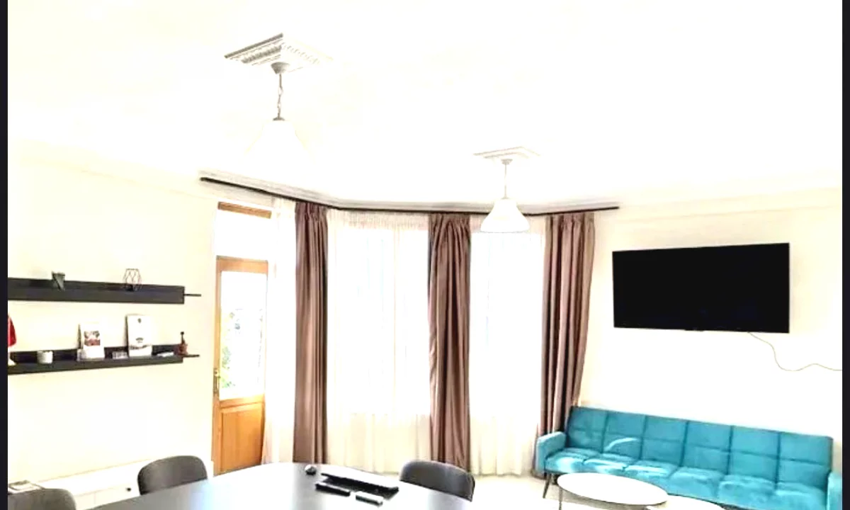 JEPET ME QERA AMBIENT ZYRE – PRANE QYTET STUDENTI / ALI DEMI*