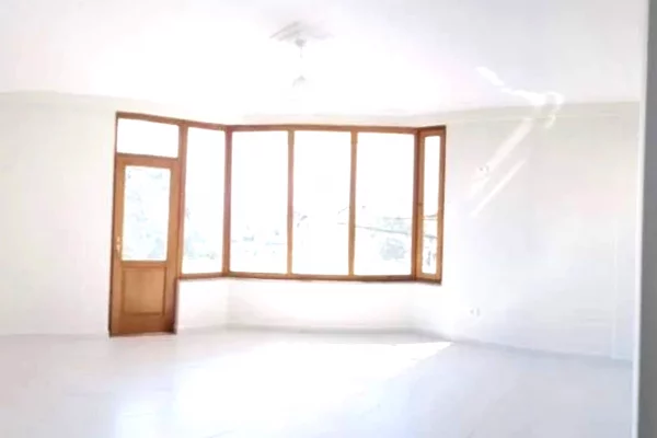 JEPET ME QERA AMBIENT ZYRE – PRANE QYTET STUDENTI / ALI DEMI*