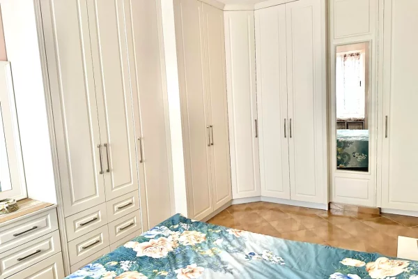 Shtepi me qera Apartament ne Tirane, 2+1, Mobilimi E mobiluar, Pagesa 465  Euro.