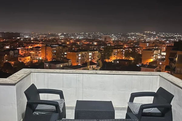 Shtepi me qera Apartament ne Tirane, 2+1, Mobilimi E mobiluar, Pagesa 700  Euro.