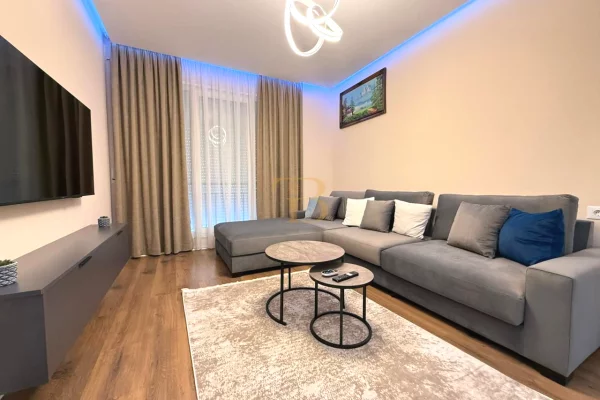 Shtepi me qera Apartament ne Tirane, 2+1, Mobilimi E mobiluar, Pagesa 700  Euro.