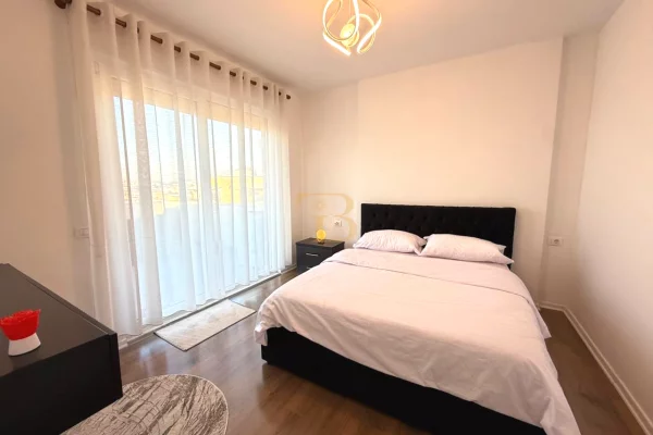 Shtepi me qera Apartament ne Tirane, 2+1, Mobilimi E mobiluar, Pagesa 700  Euro.