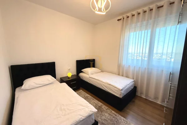 Shtepi me qera Apartament ne Tirane, 2+1, Mobilimi E mobiluar, Pagesa 700  Euro.