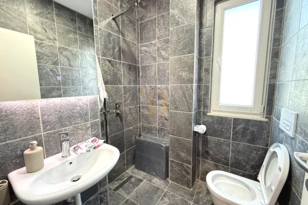 Shtepi me qera Apartament ne Tirane, 2+1, Mobilimi E mobiluar, Pagesa 700  Euro.