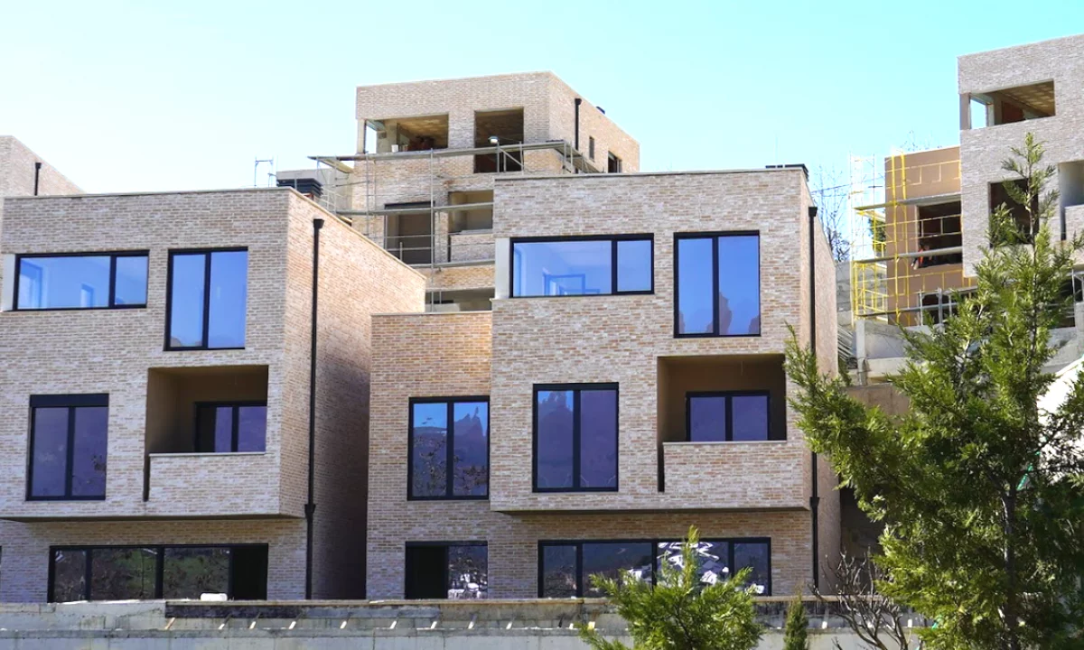 Shtepi ne shitje Vila Luksoze ne Tirane, 7+1, Mobilimi Bosh, pa mobiluar, Pagesa 1,202,974  Euro.