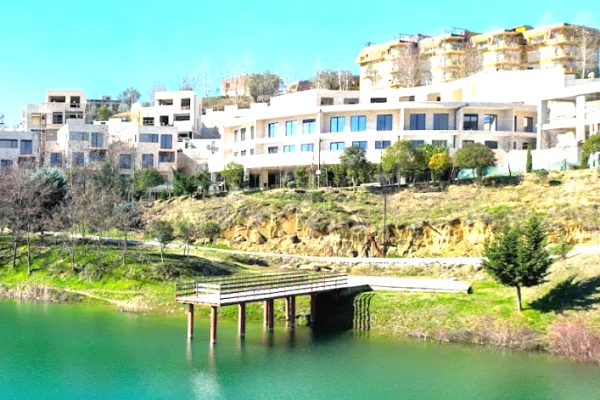 VILE MODERNE ME PISHINE NE SHITJE TEK SWAN RESIDENCE