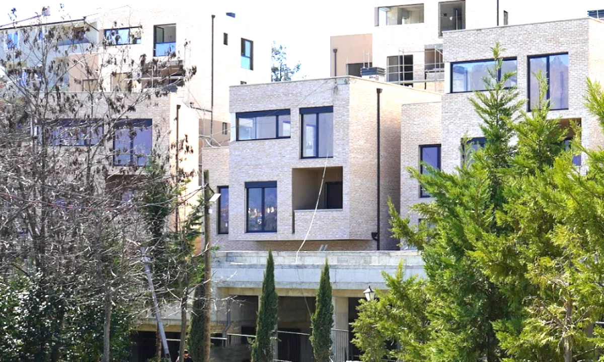 Shtepi ne shitje Vila Luksoze ne Tirane, 4+1, Mobilimi Bosh, pa mobiluar, Pagesa 419,378  Euro.