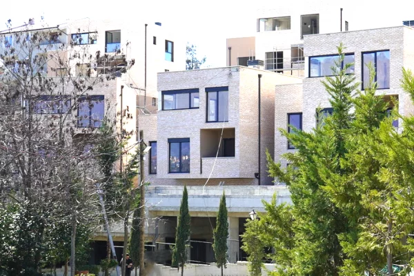 VILE MODERNE TRIPLEX NE SHITJE TEK SWAN RESIDENCE