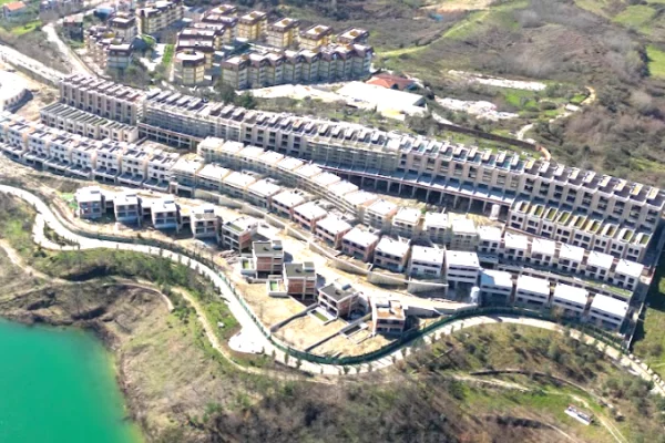 Shtepi ne shitje Vila Luksoze ne Tirane, 4+1, Mobilimi Bosh, pa mobiluar, Pagesa 419,378  Euro.