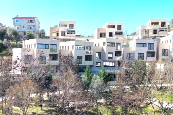 Shtepi ne shitje Vila Luksoze ne Tirane, 4+1, Mobilimi Bosh, pa mobiluar, Pagesa 419,378  Euro.